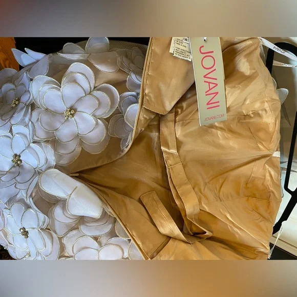 Jovani white strapless flowers dress with crystals. Brand new sz 4. Over $799 Prom